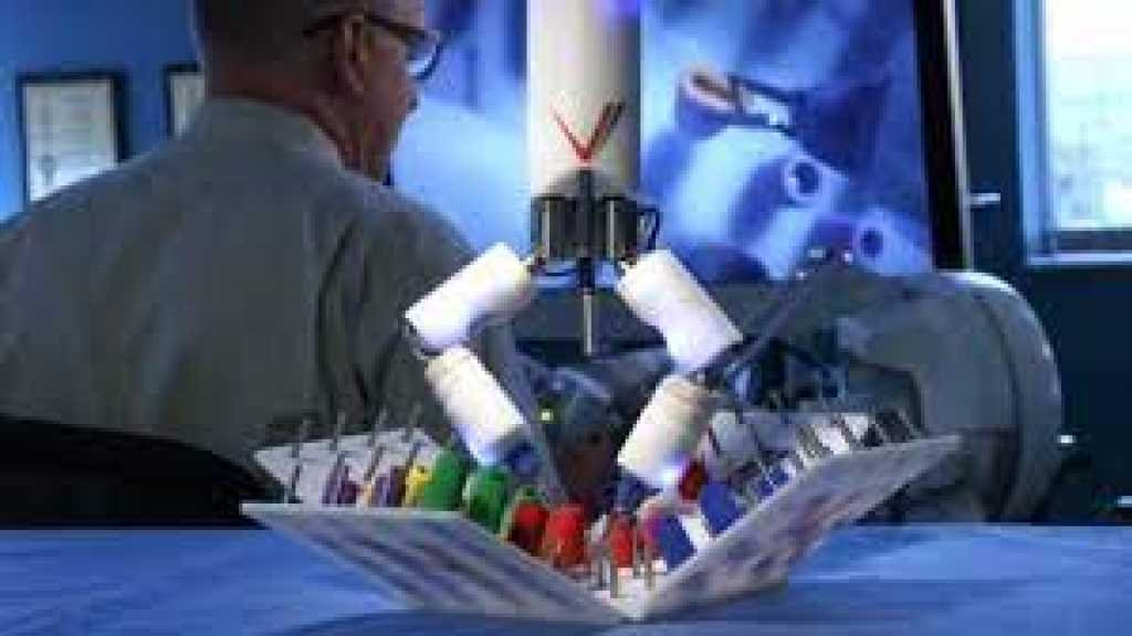 MIRA روبوت صغير قادر على إجراء العمليّات الجراحيّة عن بعد